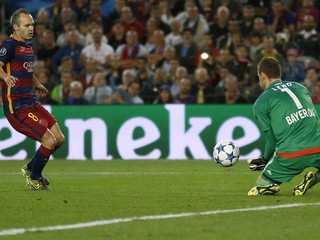 Iniesta (vľavo)