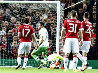 Wolfsburg sa na Old Trafford ujal vedenia gólom Caligiuriho. Z výhry sa však napokon aj tak tešil domáci tím.