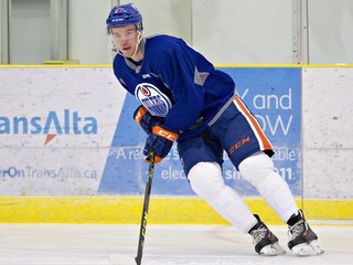 Tohtoročná draftová jednotka, osemnásťročný hokejista Connor McDavid z Edmontonu Oilers.