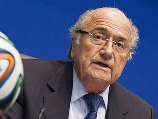 Hlavní sponzori FIFA vyzvali Blattera k odstúpeniu, ten odmietol