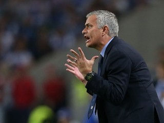 José Mourinho povedal, že on sám zo svojej pozície neodíde.