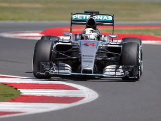 Lewis Hamilton vybojoval piate víťazstvo v sezóne.