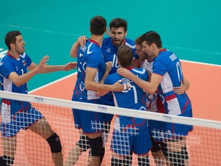 Slovenskí volejbalisti sa tešia z víťazstva nad Čínou.