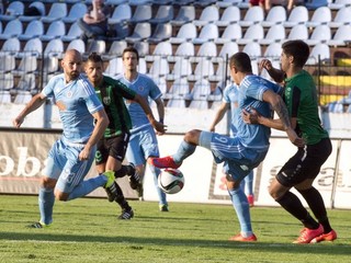 K trojgólovému víťazstvu prispel jedným presným zásahom aj Róbert Vittek (vľavo).