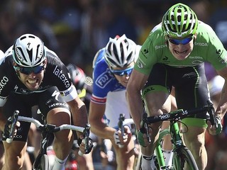 Najviac síl mal v siedmej etape Mark Cavendish (vľavo).