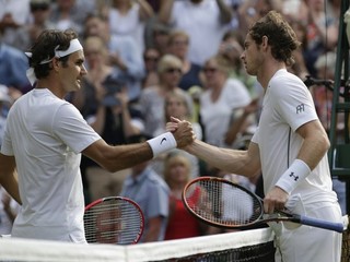 Andy Murray (vpravo) sa musel skloniť pred tenisovým umením Švajčiara.