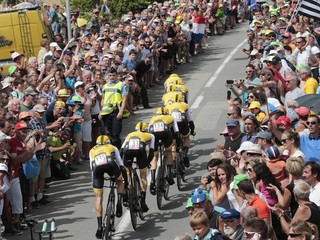 Populárne preteky Tour de France sleduje polovica sveta.