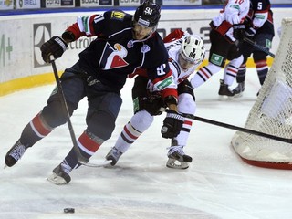 Ján Brejčák (vľavo s číslom 91)