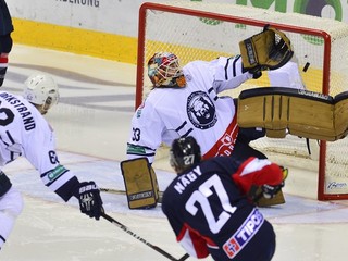 Barry Brust chytal v drese Medveščaku Záhreb aj proti Slovanu Bratislava.
