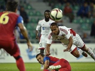 Zápas 2. predkola Ligy majstrov proti tímu Steaua Bukurešť museli futbalisti Trenčína odohrať v Žiline.