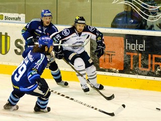 Na Slovensku si v minulosti Stanislav Gron (vpravo) obliekal dres HC Košice.