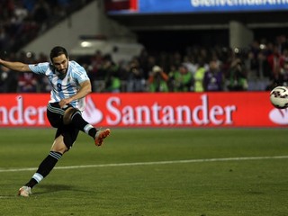 Gonzalo Higuaín nepremenil pokutový kop v penaltovom rozstrele vo finále Copa América proti Čile.