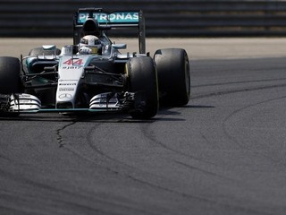 Lewis Hamilton dosiahol so svojim Mercedesom ďalšie kvalifikačné víťazstvo.