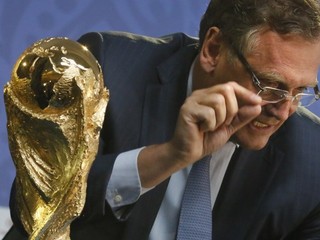 Generálny sekretár FIFA Jérome Valcke skončí spoločne so Seppom Blatterom.