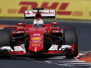 Mercedesy v Maďarsku zlyhali, druhý raz v sezóne vyhral Vettel