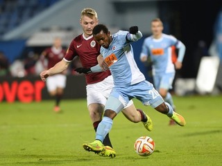 Seydouba Soumah (vpravo) prišiel do Slovana v januári 2013 z Nitry, v bratislavskom tíme si získal fanúšikov najmä skvelou technikou.