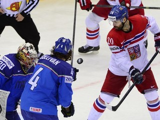 Útočník s reprezentačnými skúsenosťami (vpravo) bude patriť medzi najväčšie hviezdy najvyššej českej súťaže.