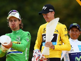 Takto sa na pódiu bavili najlepší na tohtoročnej Tour- Peter Sagan (najlepší špurtér), Chris Froome (celkový víťaz) a Nairo Quintana (najlepší mladý jazdec do 25 rokov).