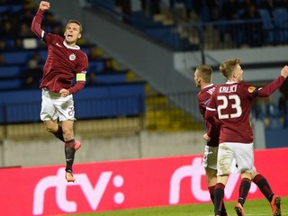 Mimoriadne dôležitý vyrovnávajúci gól tímu z Letnej strelil David Lafata (vo výskoku).