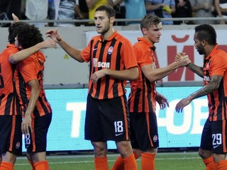 Futbalisti Šachtaru Doneck si nečakane hladko poradili v odvetnom súboji s Fenerbahce Istanbul.