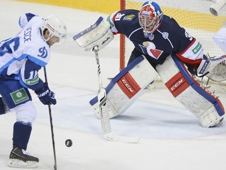 Denis Godla si v minulej sezóne obliekol aj dres Slovana Bratislava v KHL.