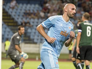 Róbert Vittek sa vracia na vlastnú polovicu po strelení prvého gólu do siete Krasnodaru.