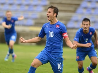 Jakub Hromada (vpredu s číslom 10) bol aj kapitánom mládežníckych reprezentácií Slovenska.