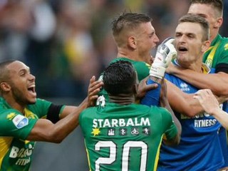 Brankár v Holandsku dal parádny gól. Iba som chcel trafiť loptu, vraví