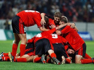 Jeden z najslávnejších zápasov v histórii slovenských tímov v európskych súťažiach odohrali futbalisti Matadoru Púchov s FC Barcelona. Doma po góle Milana Jambora remizovali senzačne 1:1.