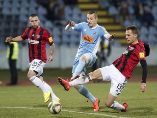 Adam Zreľák (v strede) strelil proti Varínu dva góly.
