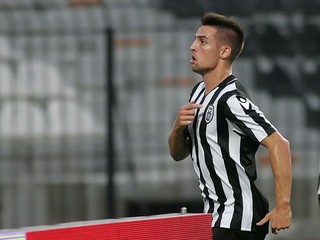 Slovenský reprezentant zostrelil slávny dánsky klub hetrikom.