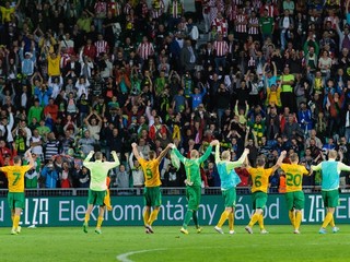 Radosť žilinských futbalistov po štvrtkovom domácom triumfe nad Bilbaom.