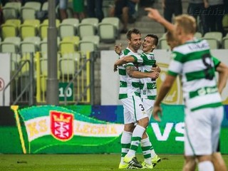 Lukáš Haraslín (v strede) sa teší z presného zásahu so spoluhráčmi.