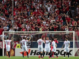 Futbalisti FC Sevilla sa môžu v prípade úspechu radovať so svojimi fanúšikmi z už štvrtej trofeje za triumf v Európskej lige.