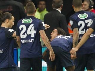 Parížania sa tešia po góle Edinsona Cavaniho.