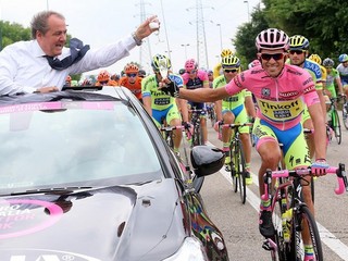 Contador na Gire tak dominoval, že v jeho bicykli hľadali motor