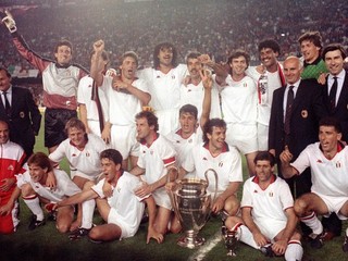 Na začiatku 90.-tych rokov spravil Berlusconi z milánskeho AC najsilnejší klub na svete.