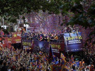 Messi a spol. oslavovali, fanúšikom ukázali tri trofeje