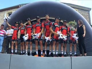 Tímovú časovku na Critérium du Dauphiné vyhral tím BMC