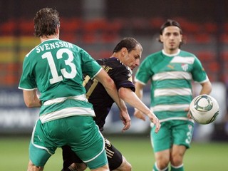 Futbalisti Bursasporu (v bielo-zelenom) patria do užšej špičky tureckej ligy a tým pádom sa objavujú v európskych pohároch.