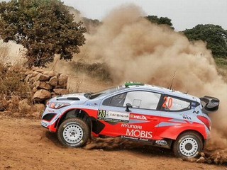 Paddon je po piatku senzačným lídrom Rely Sardínie