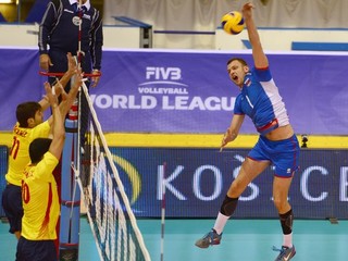 Smeč Milana Benza v zápase Svetovej ligy vo volejbale.