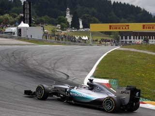 Lewis Hamilton v Rakúsku vybojoval svoju 45. pole position v kariére.
