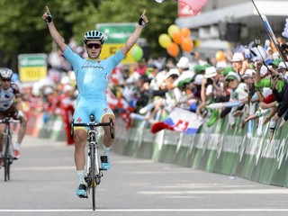 Alexej Lucenko sa tešil z víťazstva po úspešnom špurte dvojčlennej skupiny.