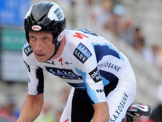 Športový riaditeľ Tinkoff-Saxo sa priznal k dopingu