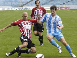 Futbalisti Žižkova vo svojej typickej bielo-červenej kombinácii.