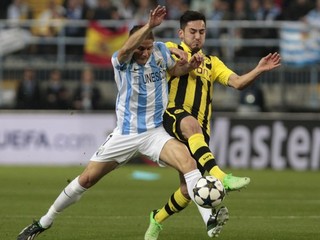 Gündogan (vpravo) chce aj naďalej pôsobiť vo farbách BVB.