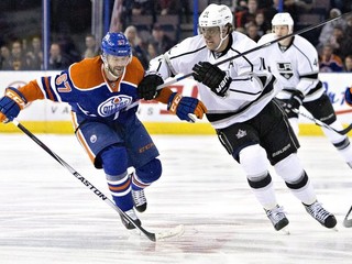 Hráč Los Angeles Kings Anže Kopitar (s číslom 11) je najväčšou slovinskou hviezdou.