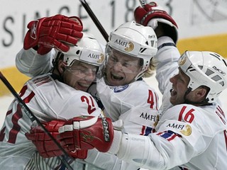 O úvodný gól stretnutia sa postaral skúsený nórsky legionár Patrick Thoresen (uprostred).