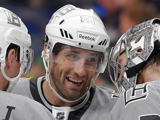 Jarret Stoll (uprostred).